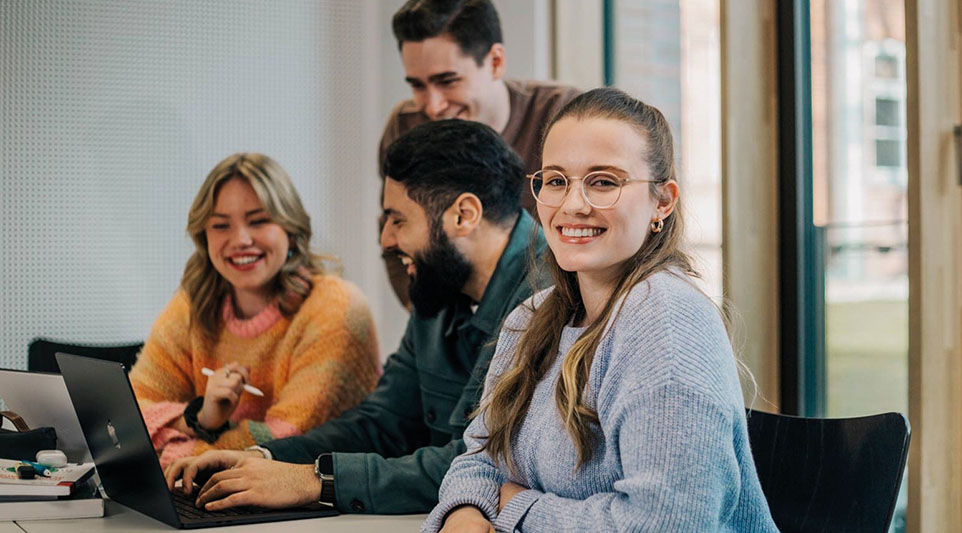 Studenten am Schreibtisch