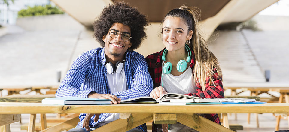 Studierende der ISBA – Internationale Studien- und Berufsakademie 