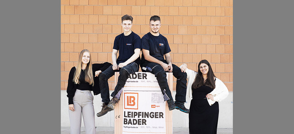 Vier Auszubildende der Leipfinger-Bader GmbH