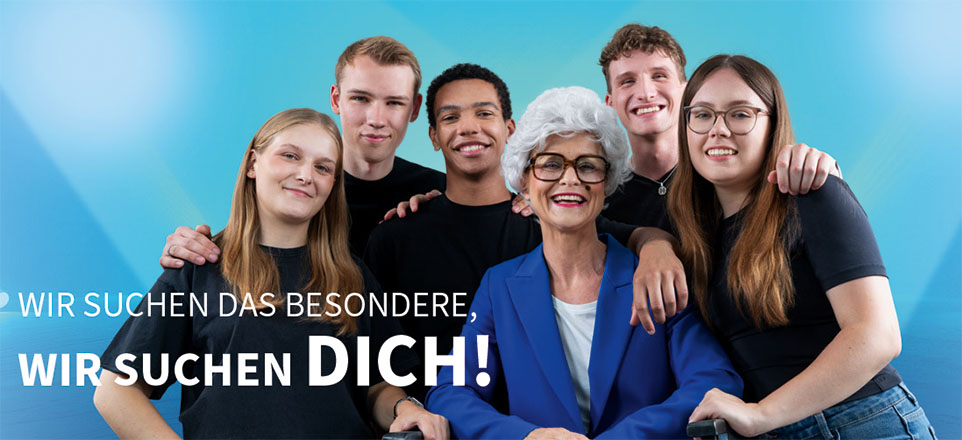 Junge Menschen mit älterer Dame